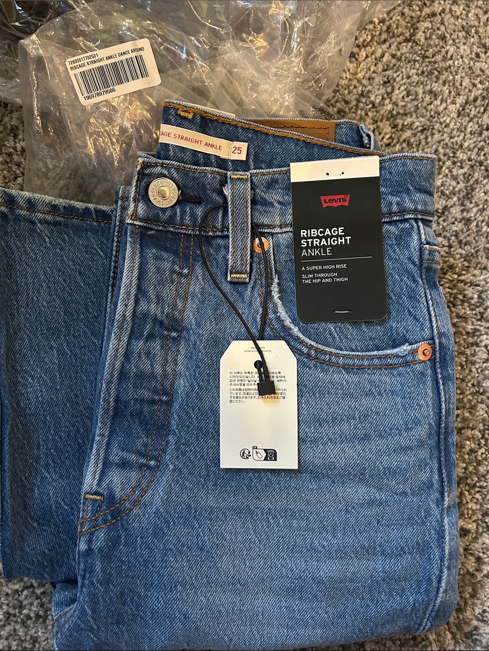 Levis ribcage straight Jean 25x31 NWT IN PACKAGING
